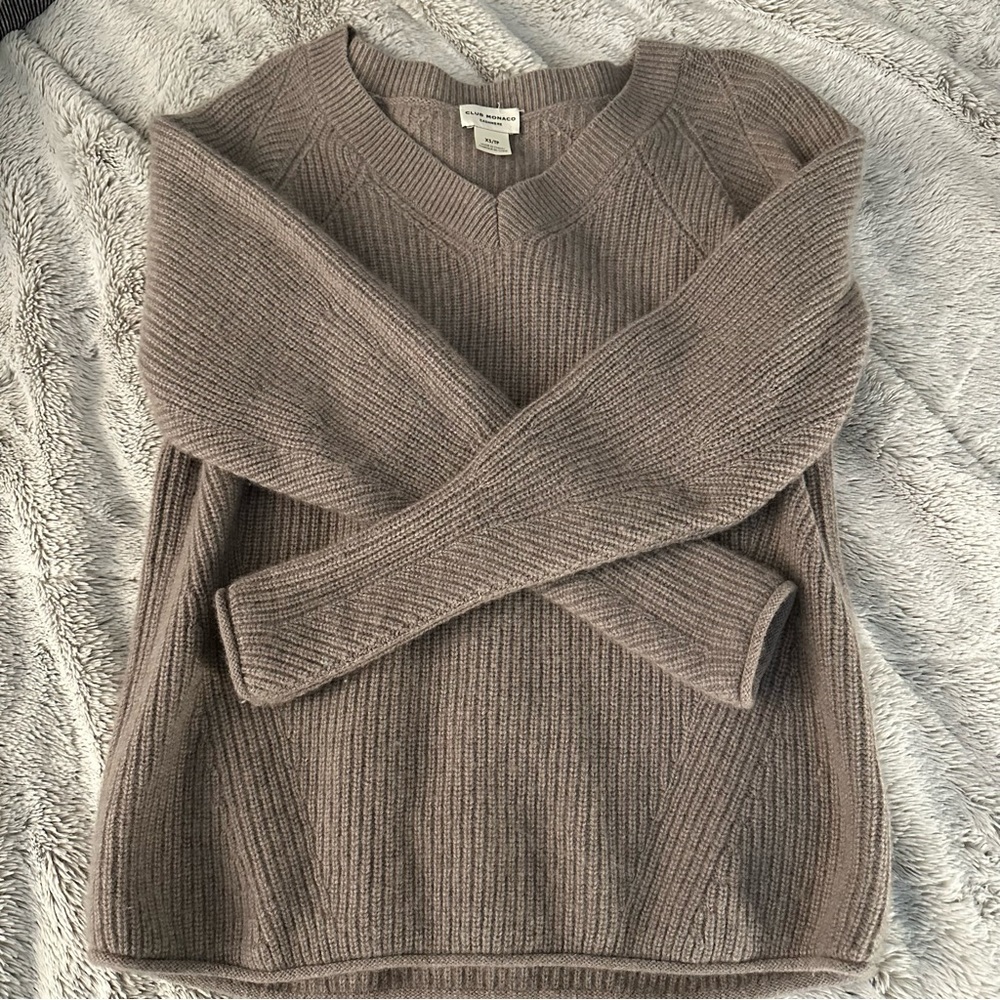Club Monaco 100% Cashmere Sweater V Neck Size XS